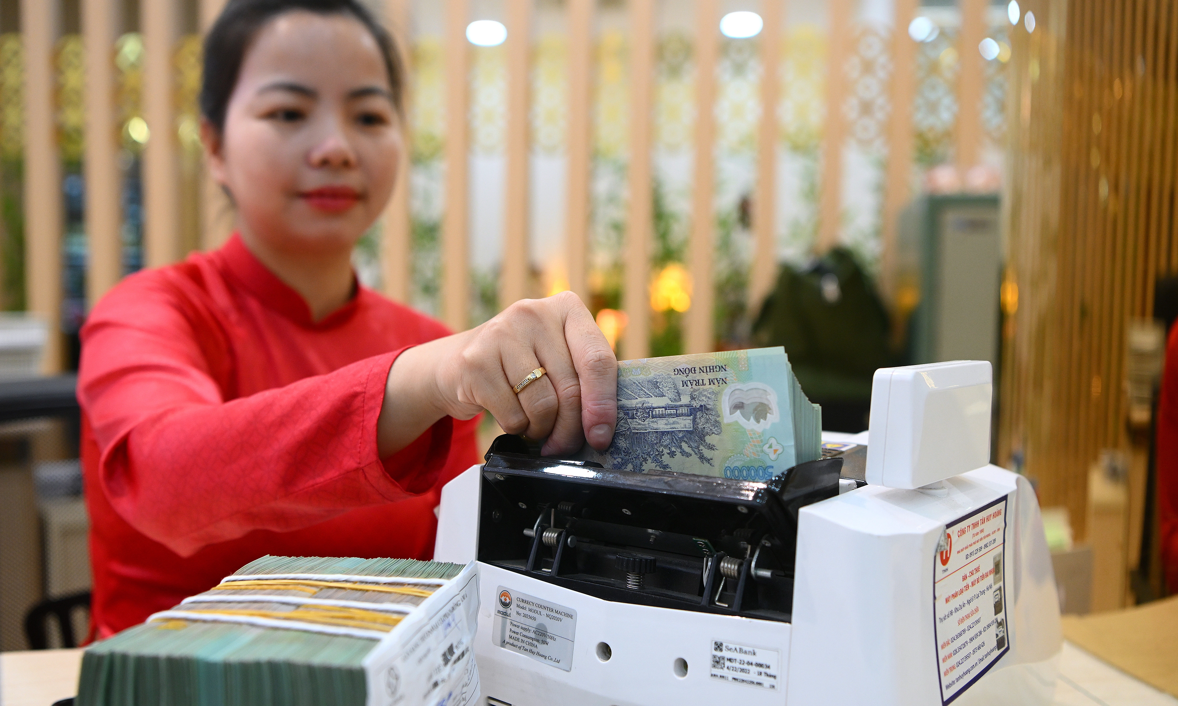 Government raises tax-exempt revenue threshold for business households to one billion dong