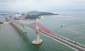 Longest sea-crossing bridge in Central Vietnam opened to traffic