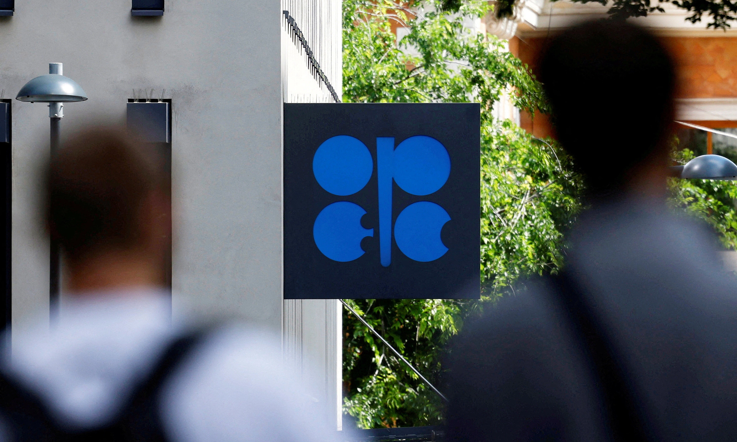 How OPEC influences oil prices