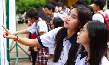 15 schools in Ho Chi Minh City with the most significant fluctuations in 10th-grade enrollment quotas