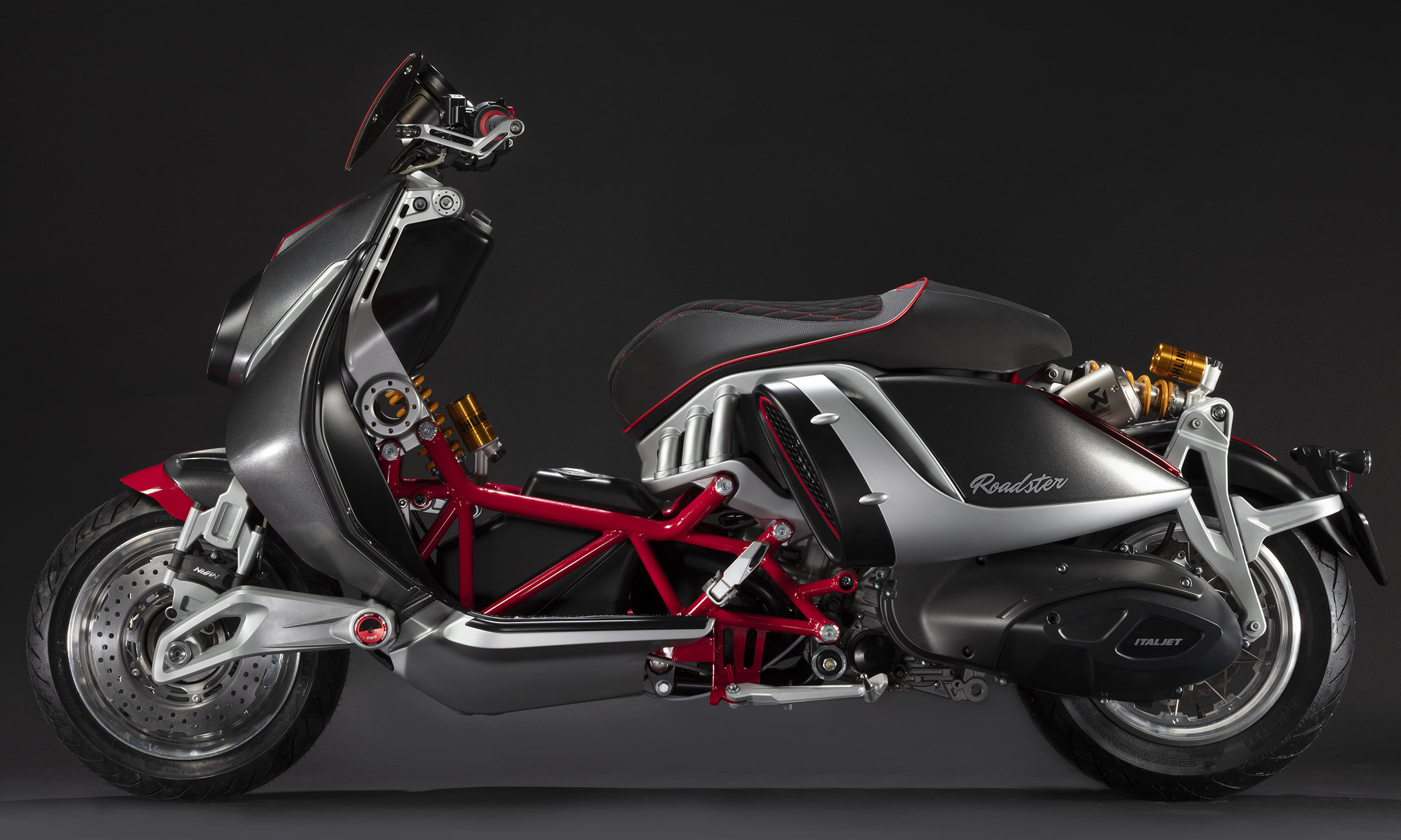 Italjet Roadster 400 – eccentric-styled scooter arriving in Vietnam