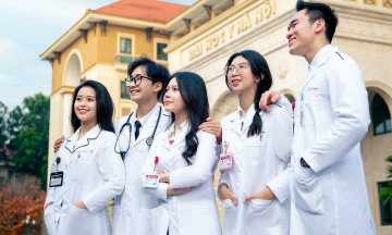 Dai hoc Y Ha Noi increases tuition, considers competency assessment test scores