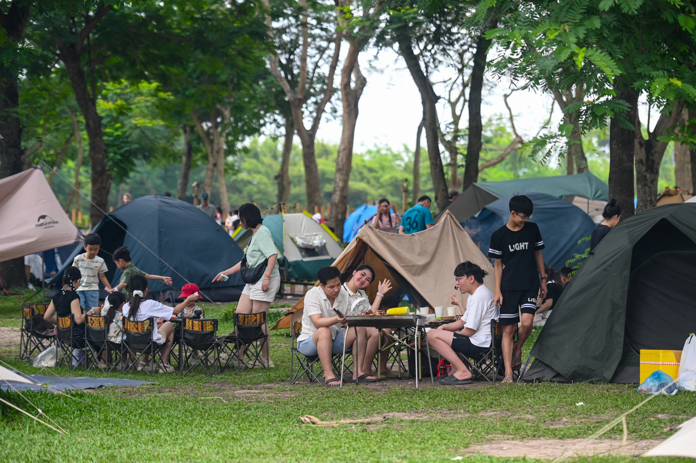 Hanoi residents flock to parks for camping