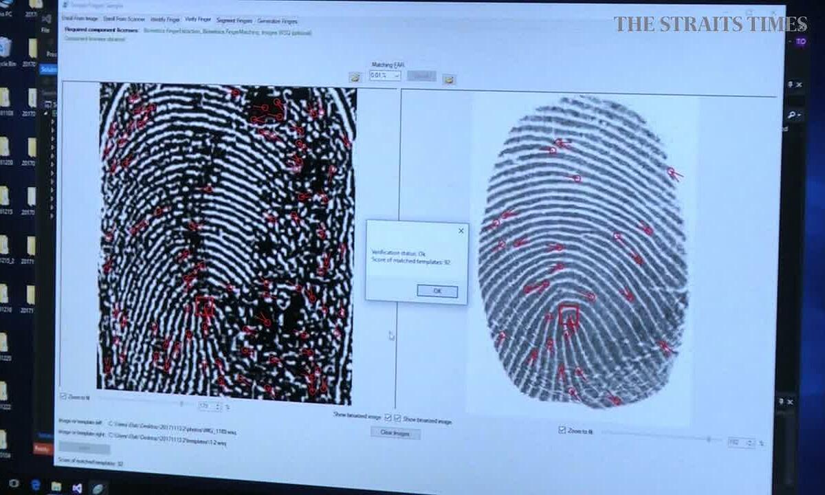 Risk of fingerprint exposure from V-sign poses in photos
