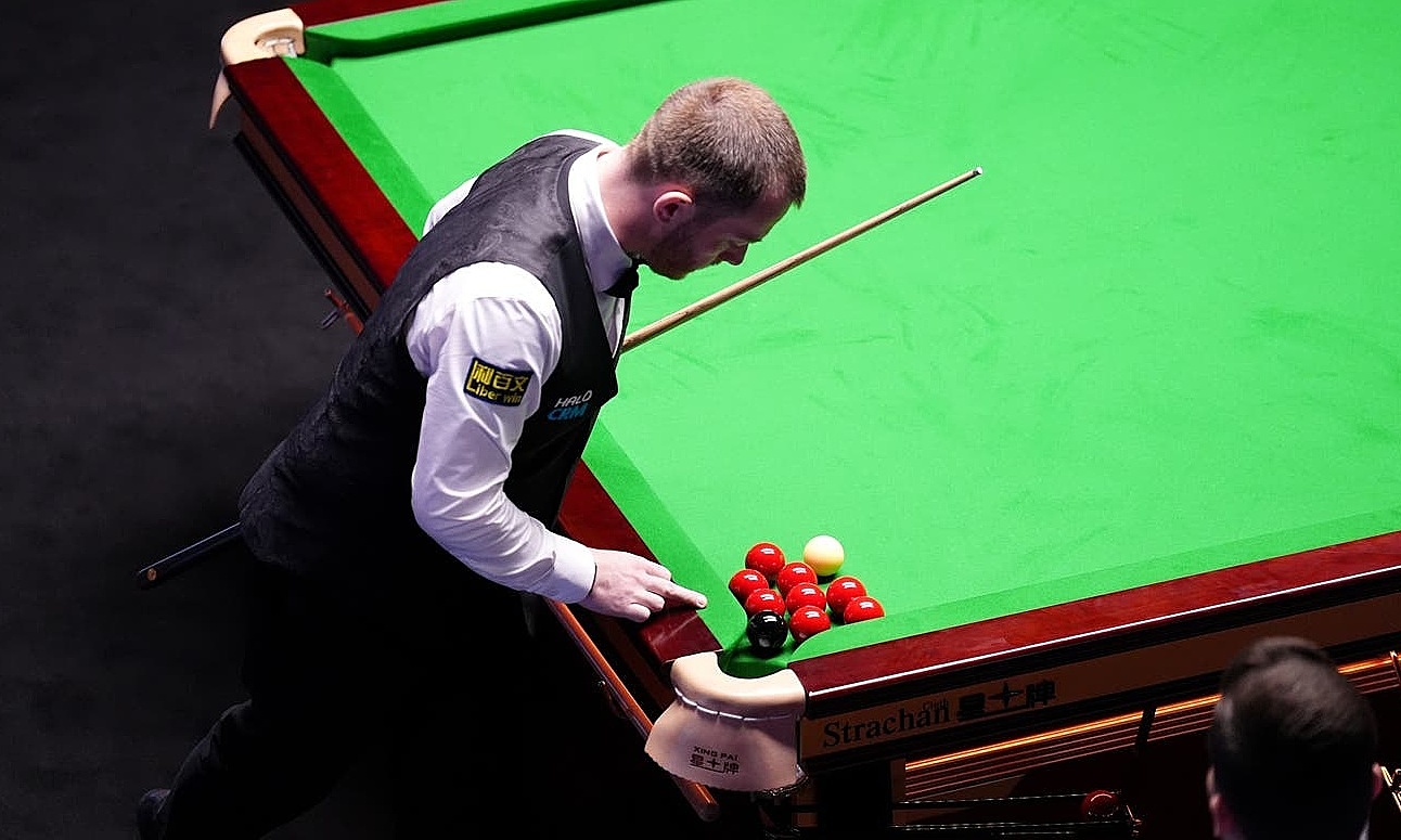 "Shameful" deadlock at world snooker championship