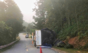 Car crashes into mountain cliff, two dead