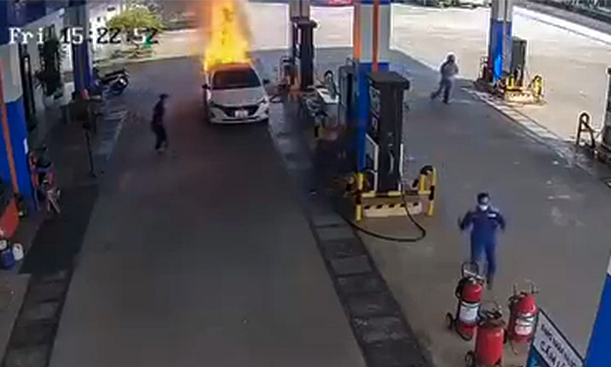 Driver claims 'panic' prevented rescue of two teenagers in burning car