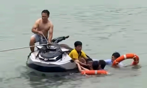 Two people injured during flyboard performance in Ninh Binh