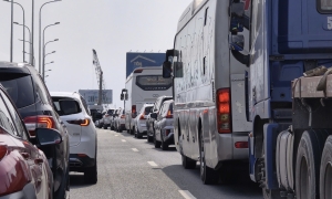 Ho Chi Minh City - Long Thanh expressway congested for nearly 10 km due to accidents