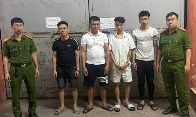 Six men stage robbery of nearly 2 kg of gold from foreigner