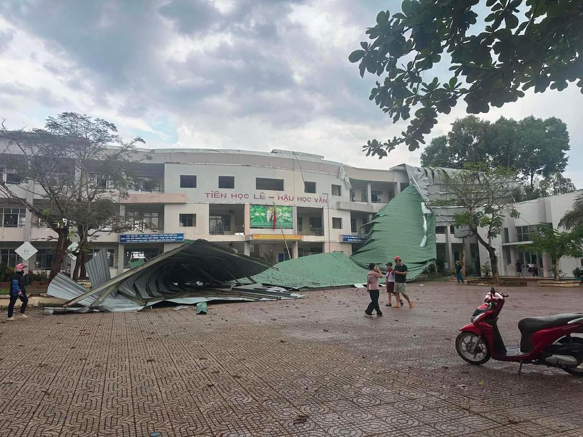 Storm rips off school roof in Dong Nai
