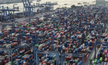 Moody's raises Vietnam's credit outlook to 'positive'