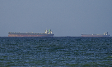 US warships support first two cargo ships through Hormuz