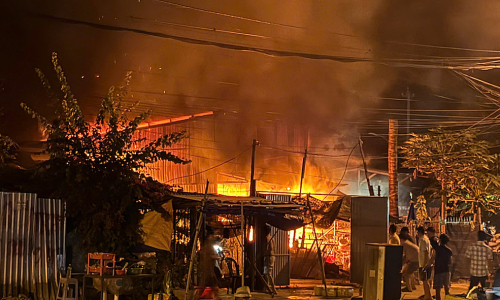 Fire engulfs house in Nha Trang