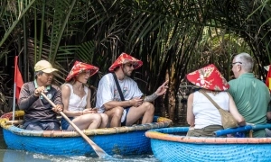 Vietnam tourism continues to reach record highs in April