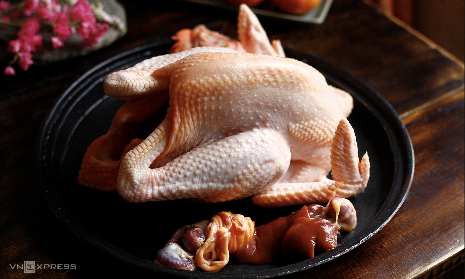 How long does raw chicken last in the refrigerator?