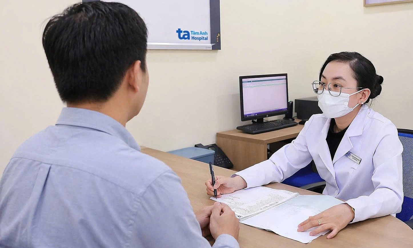 Why is diarrhea common in hot weather?