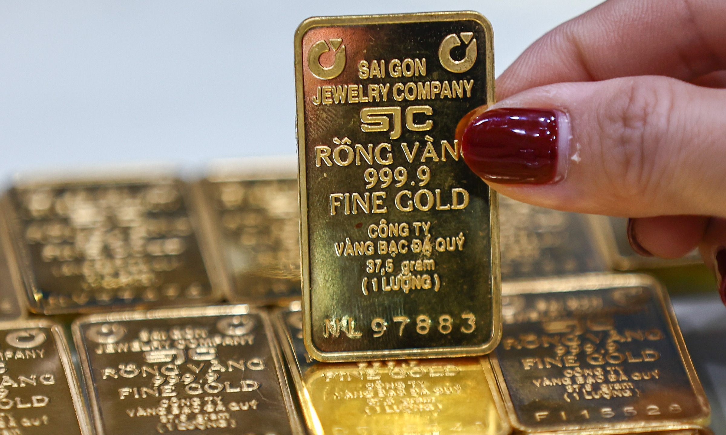 Gold bar price drops to nearly 4-month low