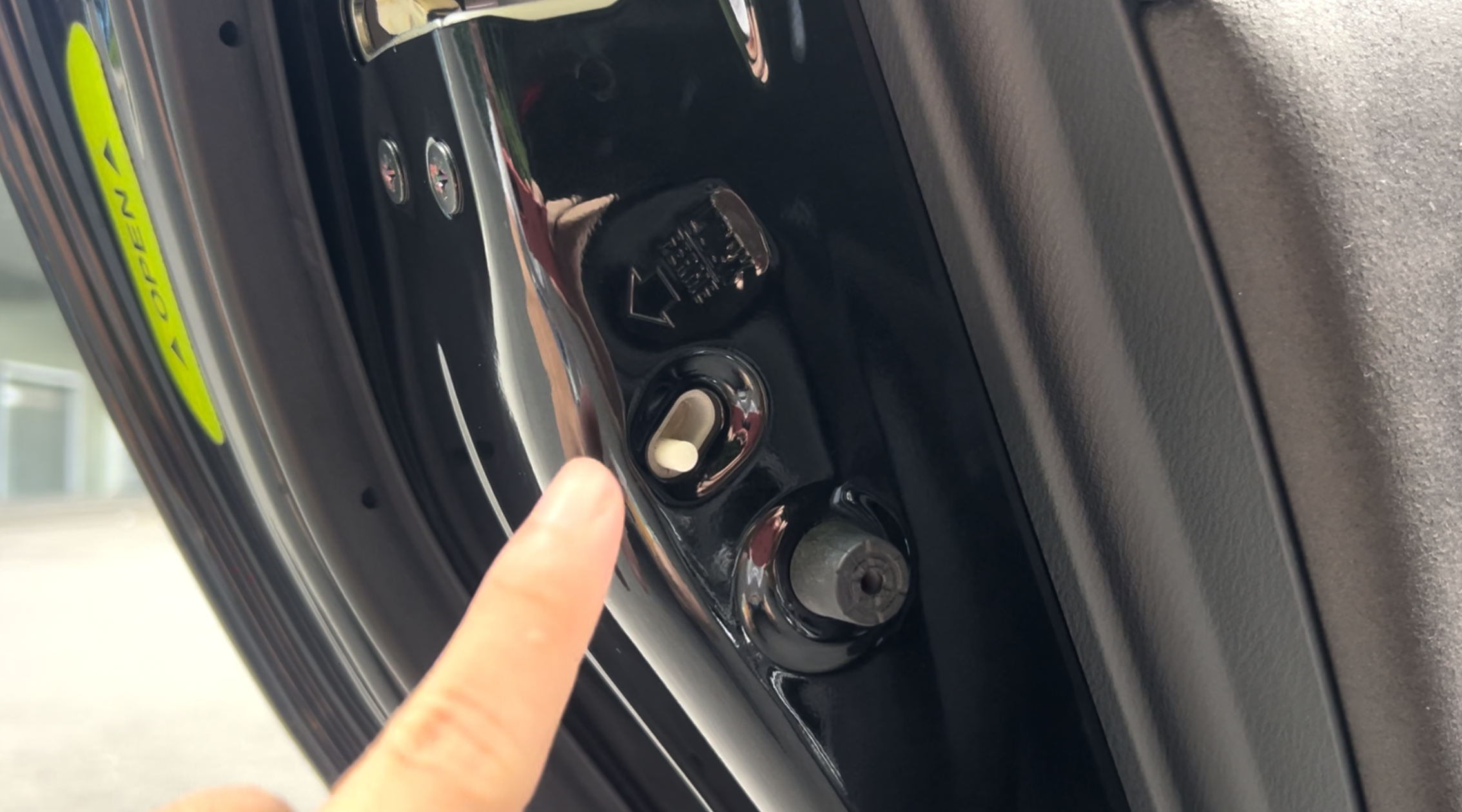 Mandatory principles for engaging child locks in cars