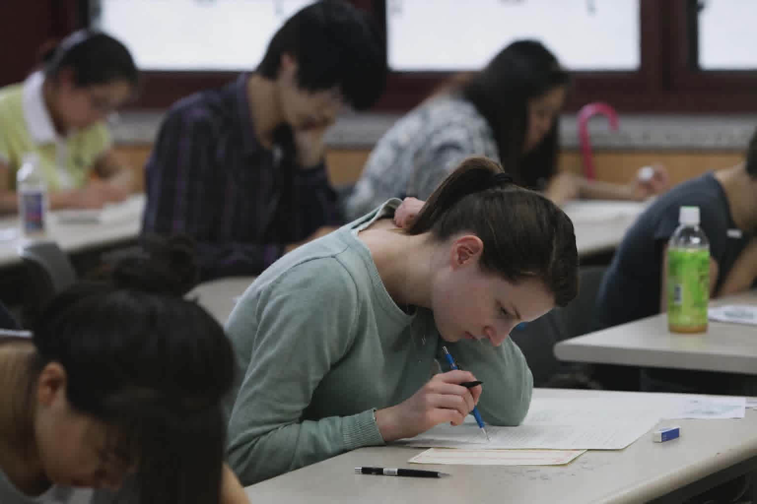 TOPIK exam papers advertised for a "guaranteed pass," priced over 5,000 USD