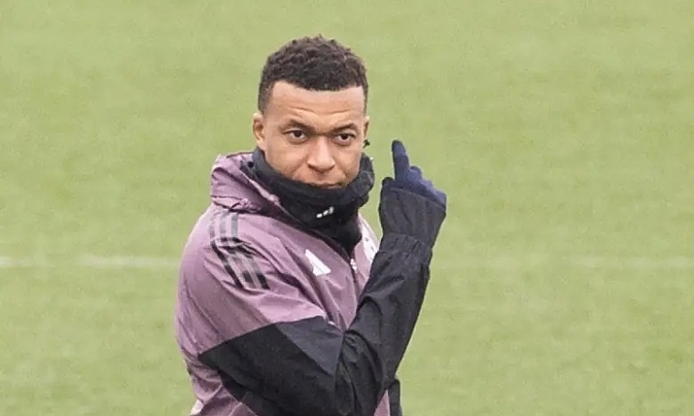 Mbappe isolates himself at Real