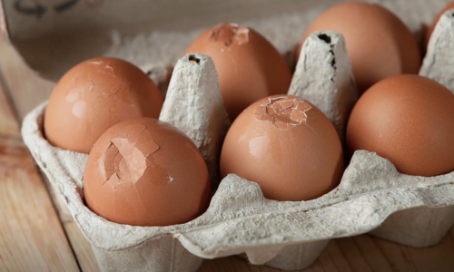 Can you eat cracked eggs?