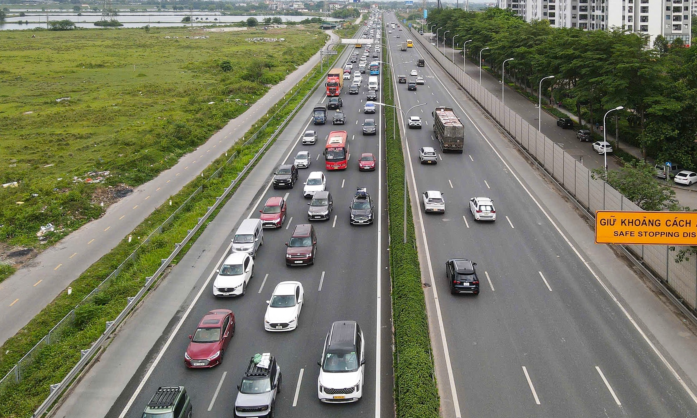 Proposal to reduce Phap Van - Cau Gie expressway planning to 8-10 lanes