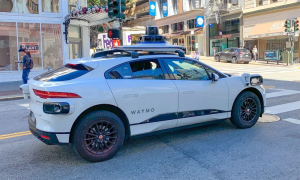 Robotaxi drops passenger at airport, drives off with luggage