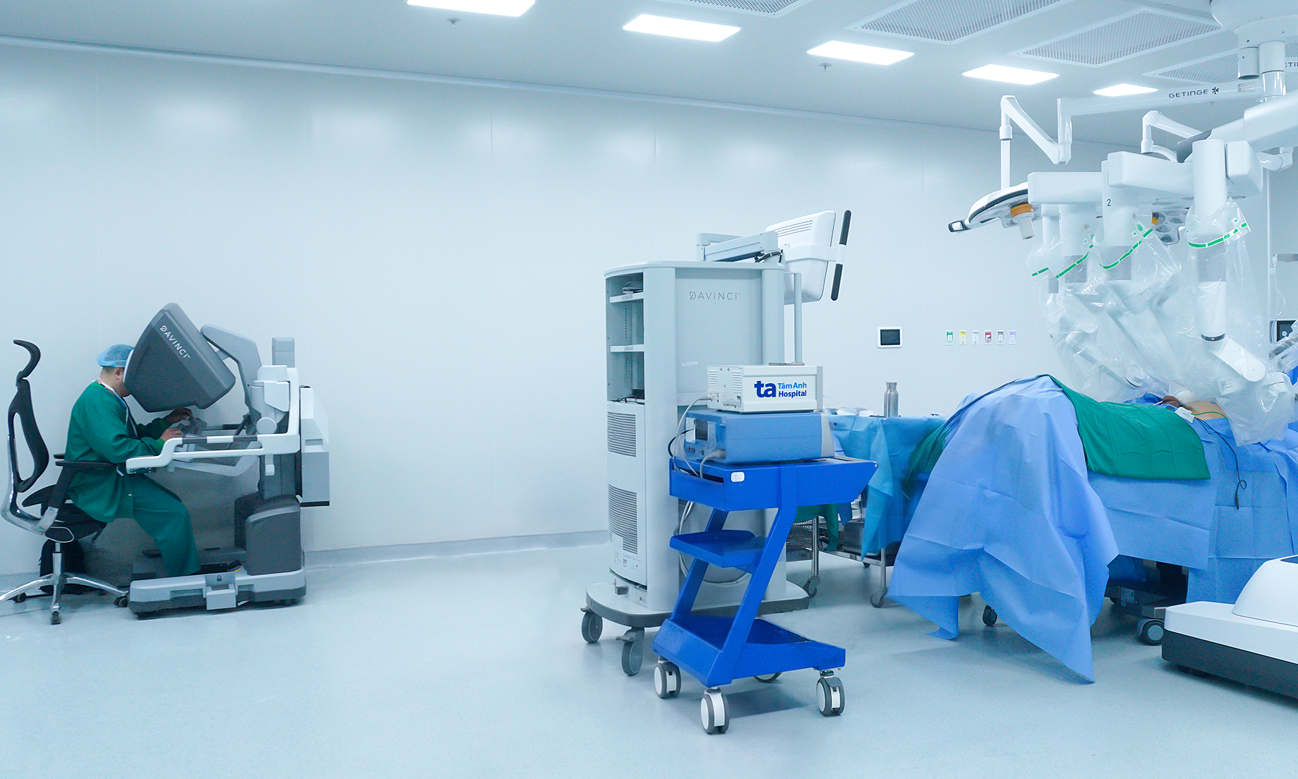 Man undergoes third bladder cancer surgery with robotic assistance