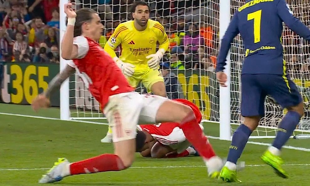 Controversy over two uncalled penalties for Arsenal against Atletico