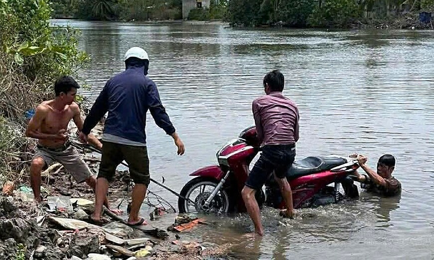 School employee's body and motorcycle found floating in river