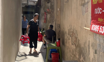 Hanoi vendors seek alternatives to sidewalk businesses