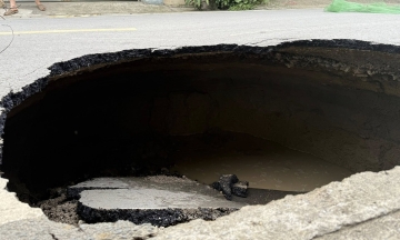 Sinkhole appears in residential area in Phu Tho