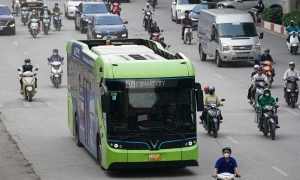 Over 40% of Hanoi's buses have transitioned to green energy