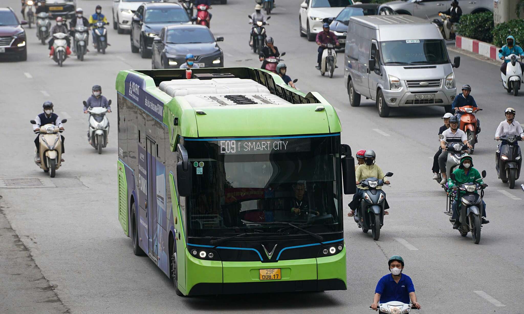 Over 40% of Hanoi's buses have transitioned to green energy