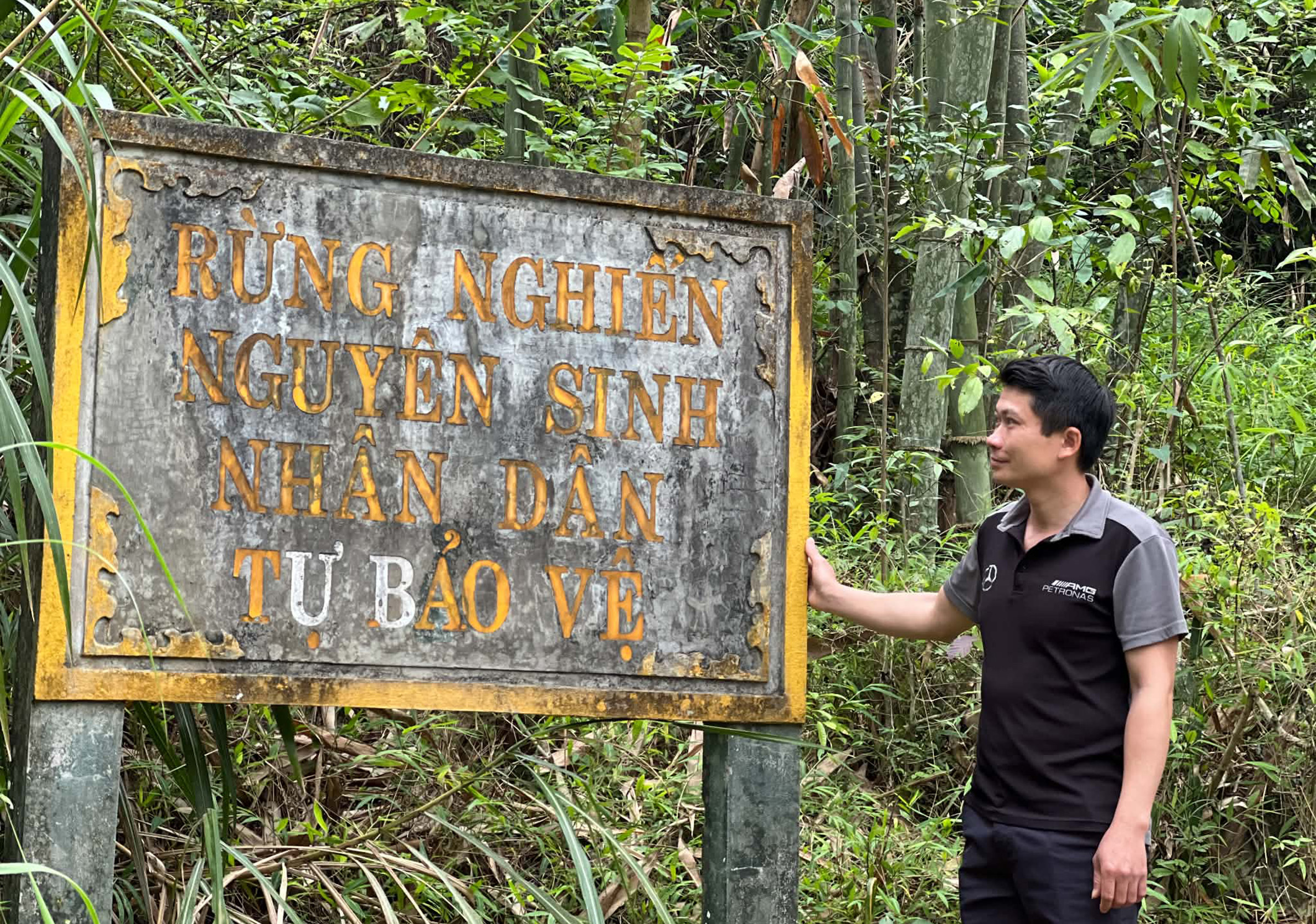 Village custom keeps hundred-year-old nghien forest intact
