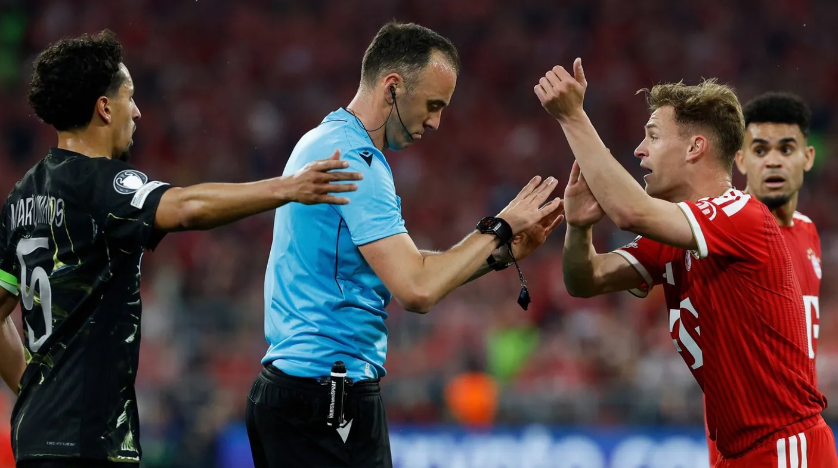 Ballack furious with referee in Bayern - PSG match