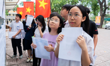 Hanoi National University of Education High School for the Gifted sees nearly 1/30 competition for 10th grade specialized classes