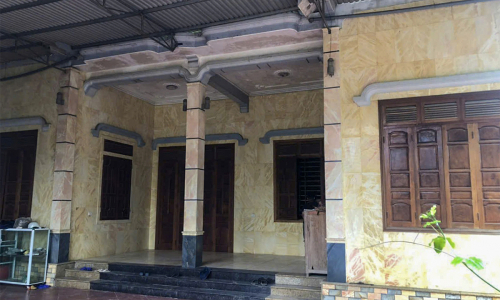 Couple prosecuted for not handing over auctioned house for four years