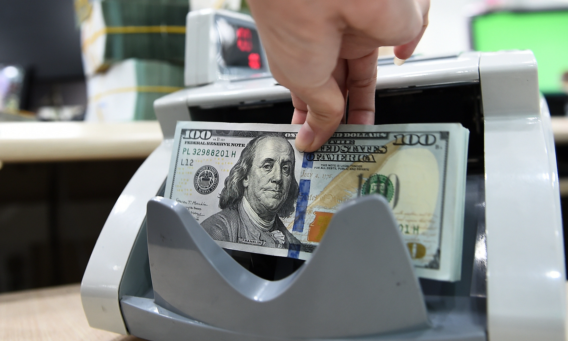Global debt hits record high of nearly 353 trillion USD