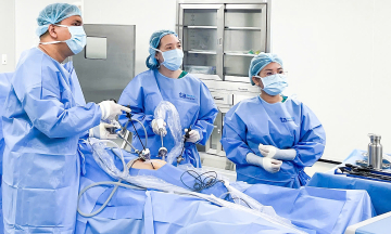 Woman's bladder diverticulum twice the size of her bladder