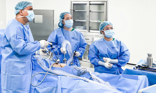 Woman's bladder diverticulum twice the size of her bladder