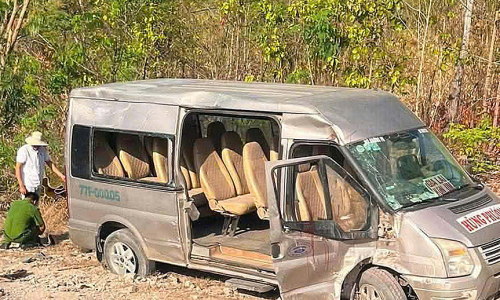 16-seat passenger bus plunges into ditch, one dead