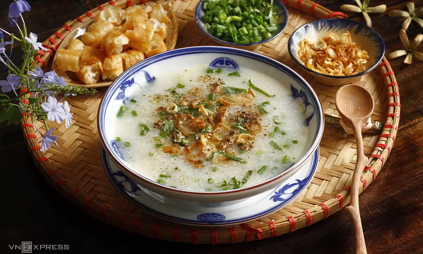 How should people with intestinal obstruction eat to recover?