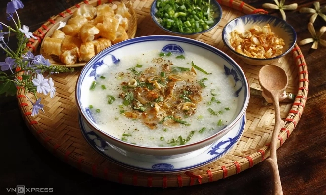 How should people with intestinal obstruction eat to recover?