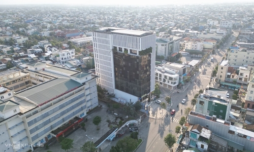 Ward chairman in Quang Ngai criticized over land document backlog