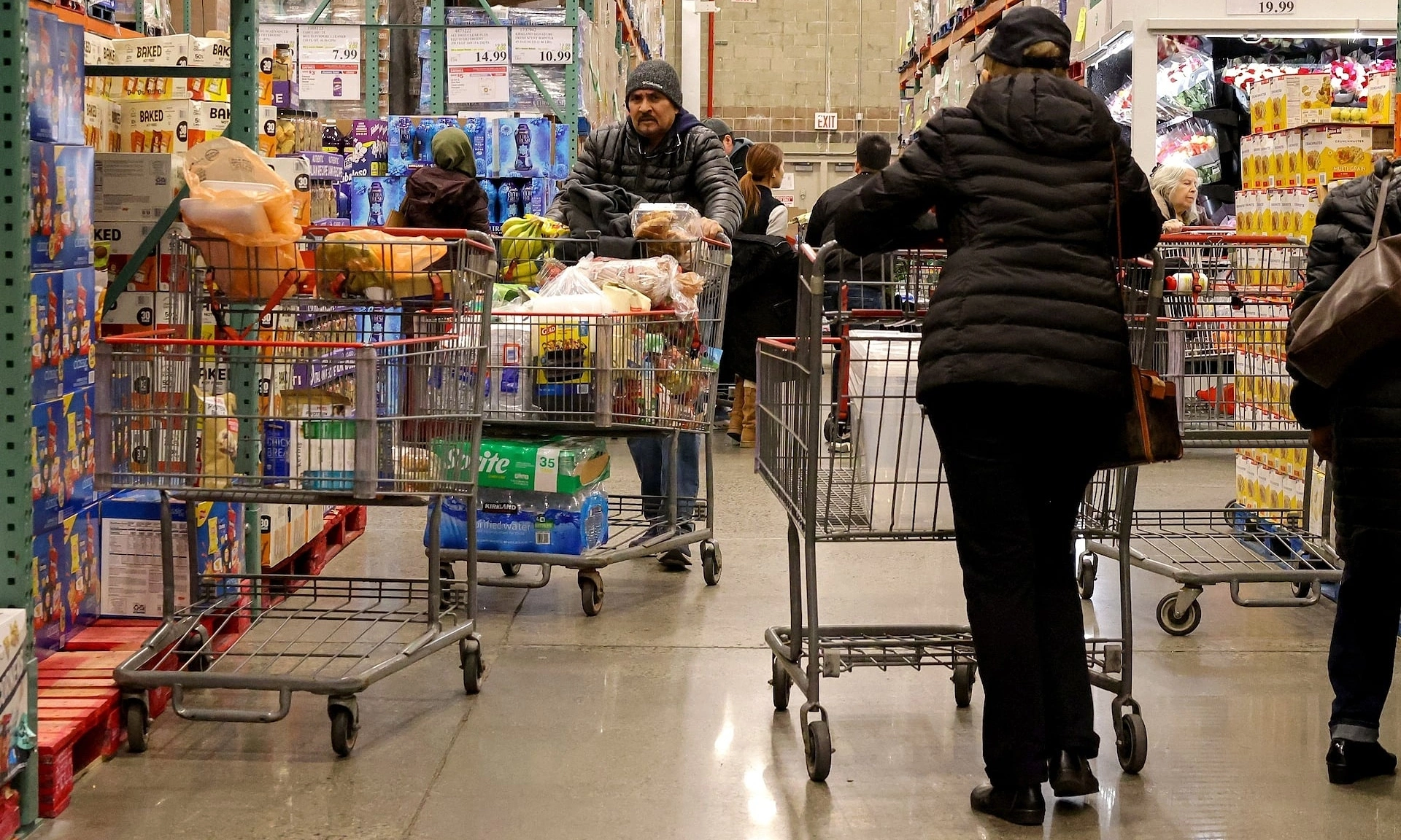 US consumer confidence hits record low