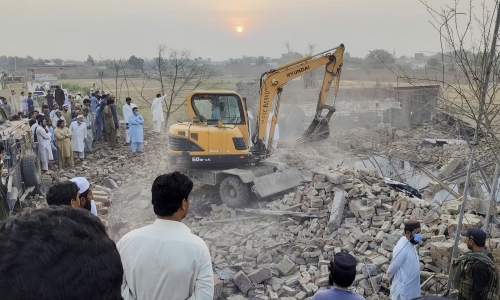 Militants level Pakistan police station, 15 officers killed