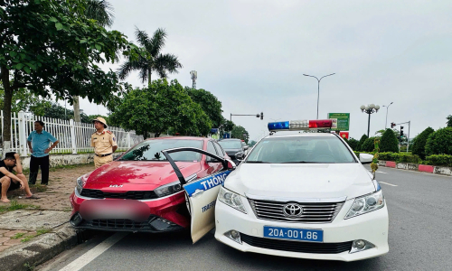 Traffic police pursue for over 2 km, apprehending driver for alcohol and speeding violations