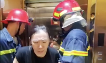 7 people trapped in a beauty clinic elevator in TP HCM